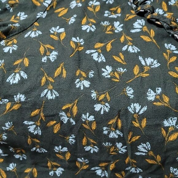 Boho peasants green floral design top - Picture 4 of 7